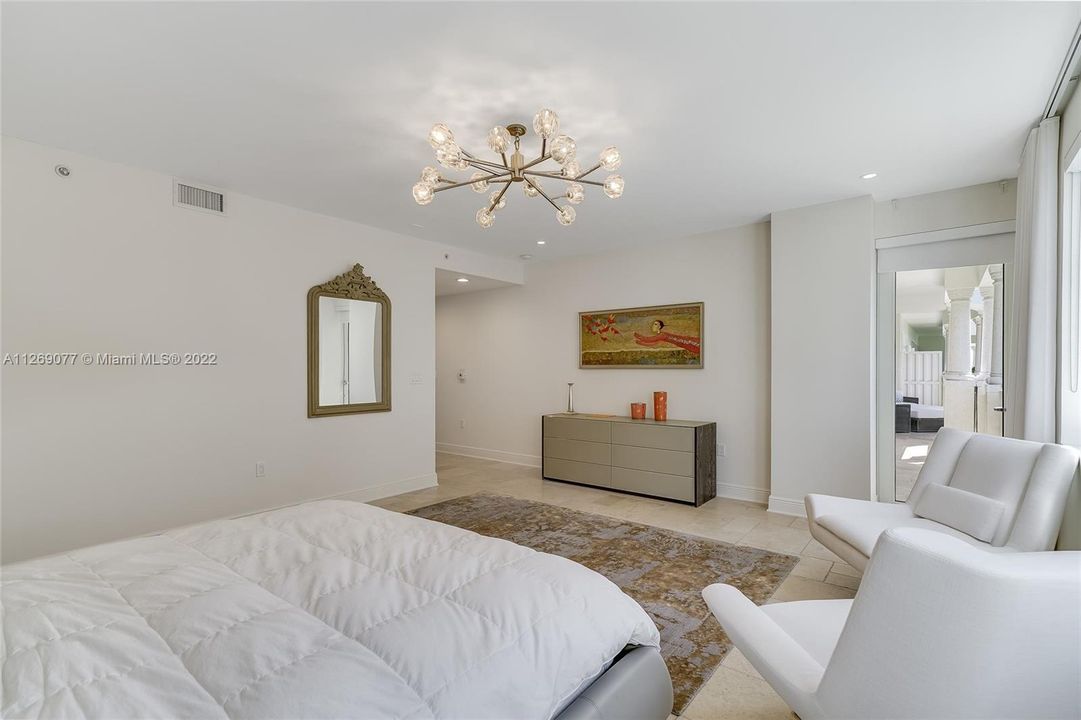 Recently Sold: $1,275,000 (2 beds, 2 baths, 1696 Square Feet)