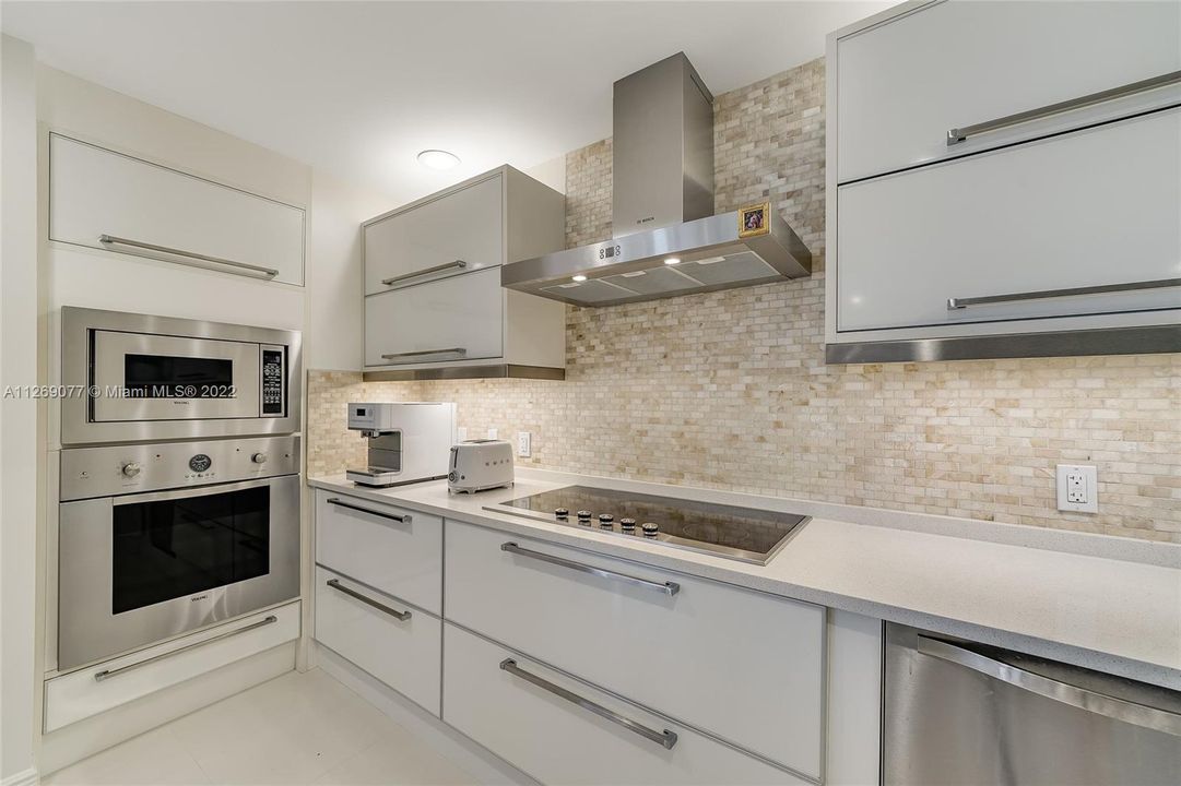 Recently Sold: $1,275,000 (2 beds, 2 baths, 1696 Square Feet)