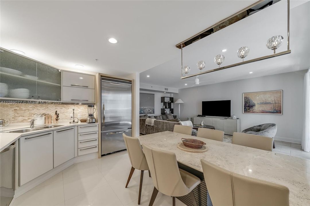 Recently Sold: $1,275,000 (2 beds, 2 baths, 1696 Square Feet)