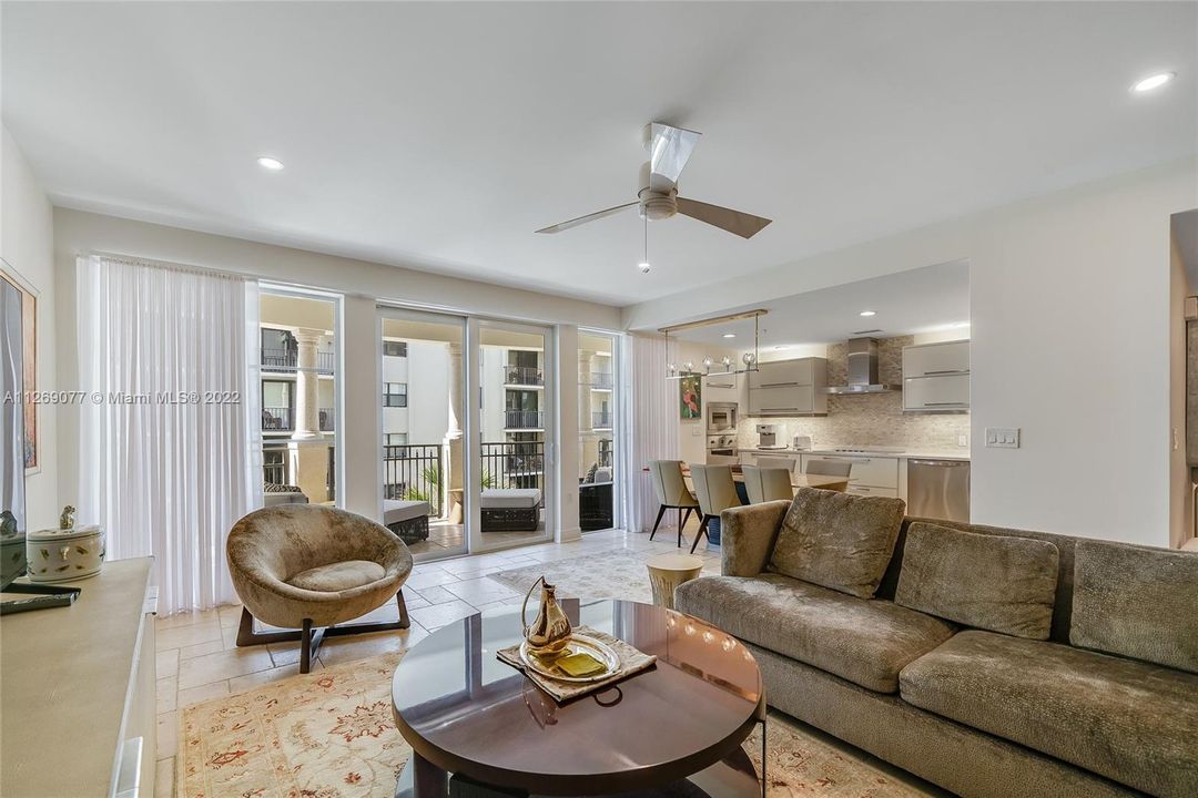 Recently Sold: $1,275,000 (2 beds, 2 baths, 1696 Square Feet)