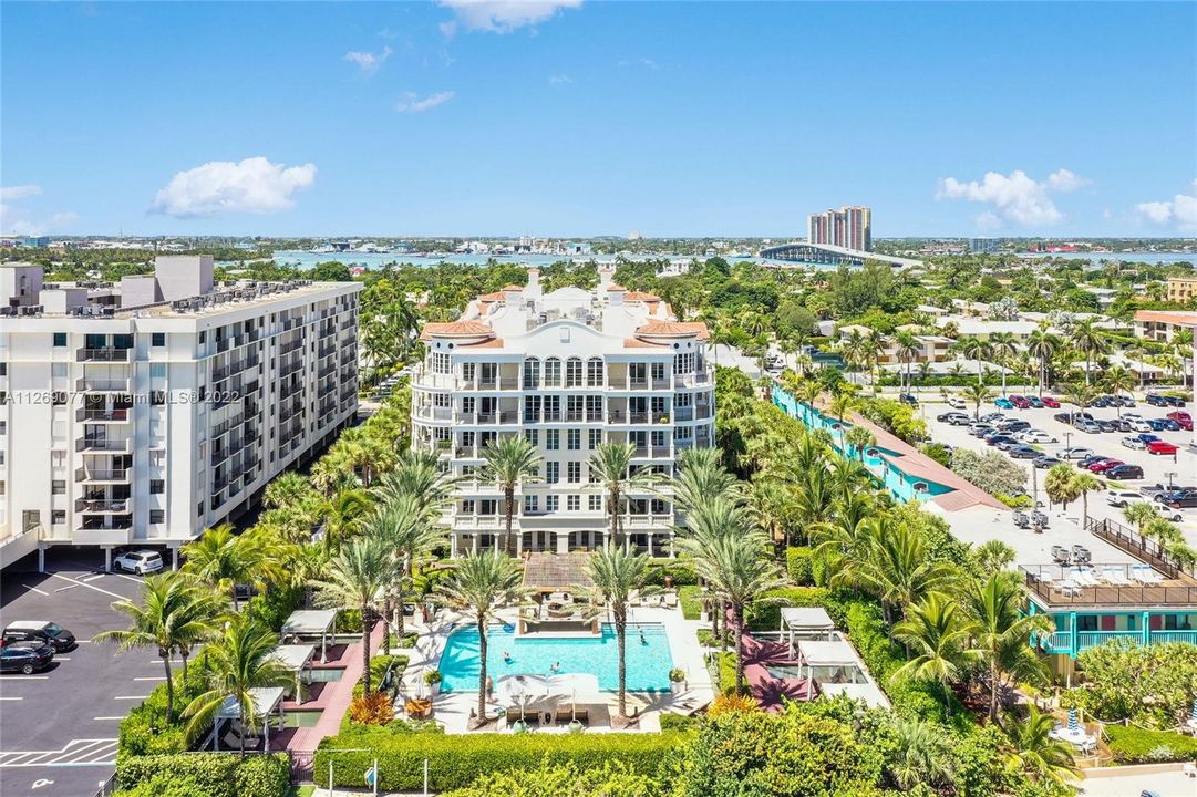 Recently Sold: $1,275,000 (2 beds, 2 baths, 1696 Square Feet)