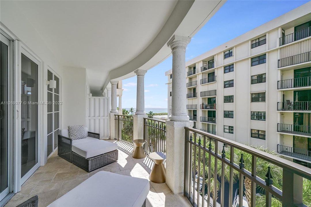 Recently Sold: $1,275,000 (2 beds, 2 baths, 1696 Square Feet)