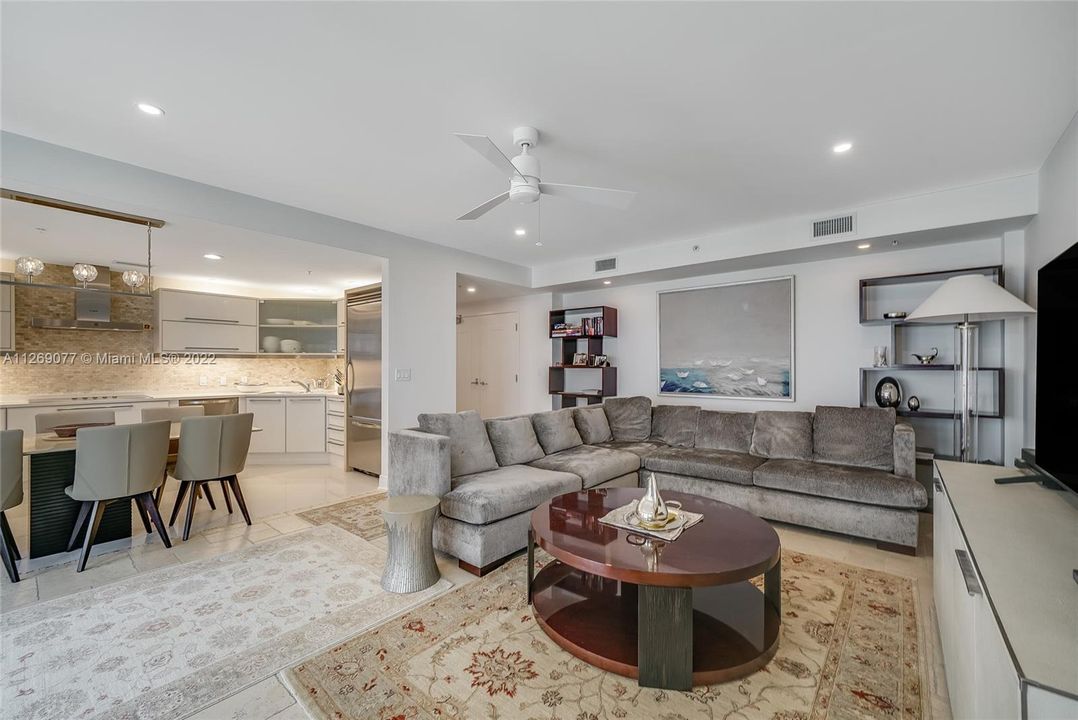 Recently Sold: $1,275,000 (2 beds, 2 baths, 1696 Square Feet)