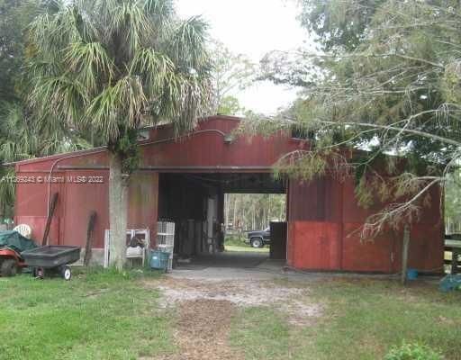 HORSE BARN WITH FIVE 12 x 12 WALK-OUT STALLS WITH OPEN ACCESS