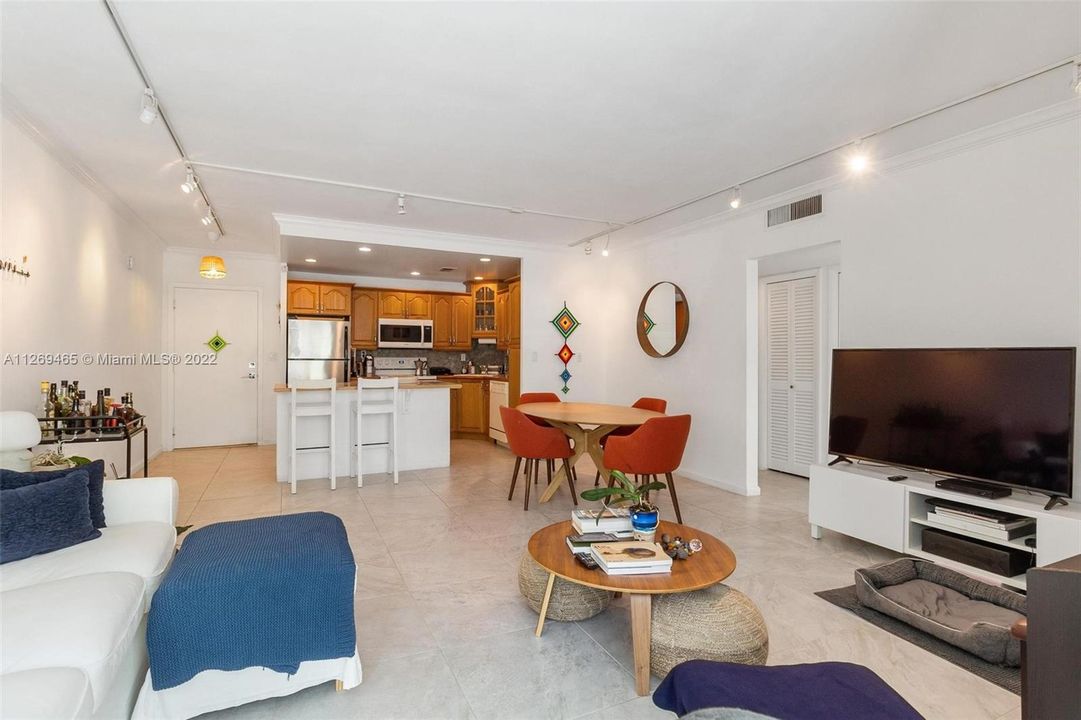 Recently Sold: $688,000 (2 beds, 2 baths, 1015 Square Feet)
