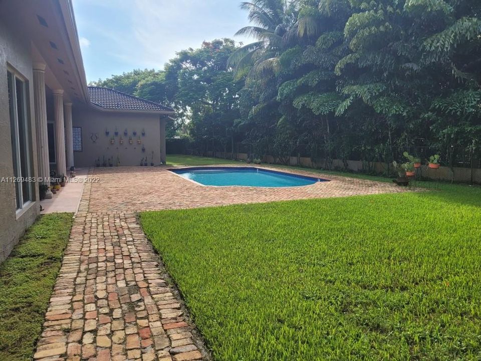 Vendido Recientemente: $2,299,000 (4 camas, 5 baños, 4050 Pies cuadrados)