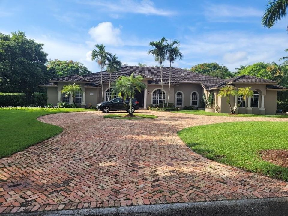 Recently Sold: $2,299,000 (4 beds, 5 baths, 4050 Square Feet)