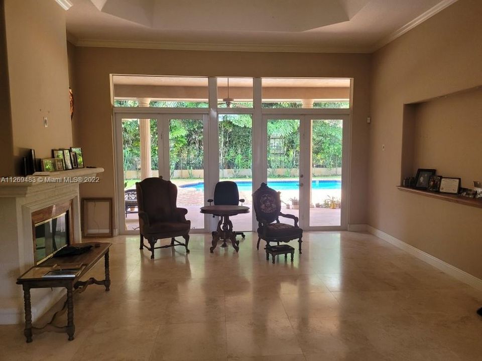 Vendido Recientemente: $2,299,000 (4 camas, 5 baños, 4050 Pies cuadrados)