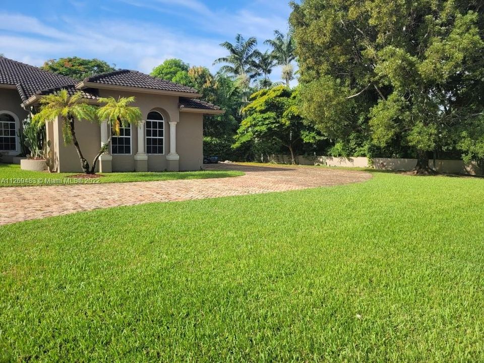 Vendido Recientemente: $2,299,000 (4 camas, 5 baños, 4050 Pies cuadrados)