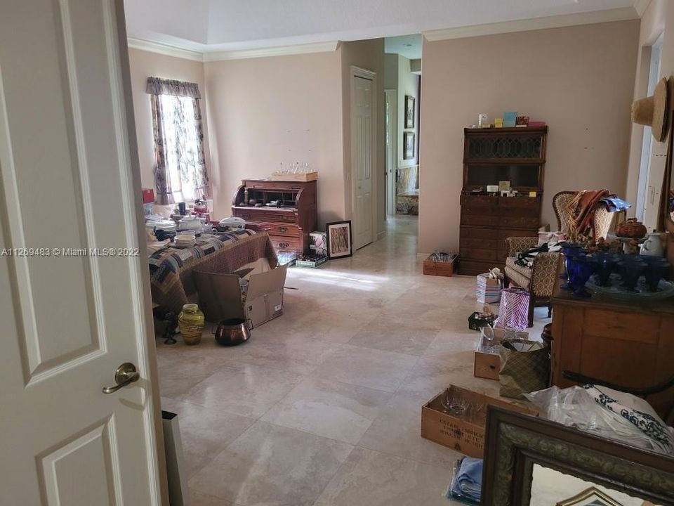 Vendido Recientemente: $2,299,000 (4 camas, 5 baños, 4050 Pies cuadrados)