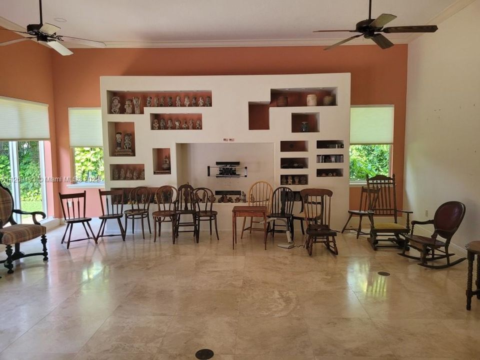 Vendido Recientemente: $2,299,000 (4 camas, 5 baños, 4050 Pies cuadrados)