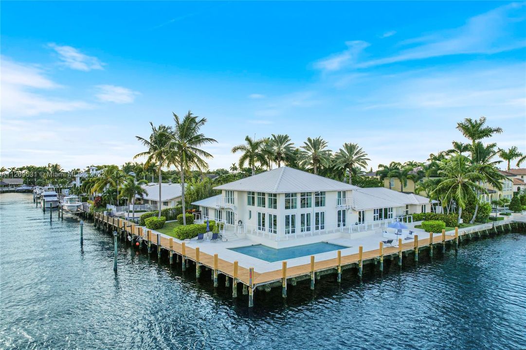 Recently Sold: $5,990,000 (5 beds, 5 baths, 6373 Square Feet)
