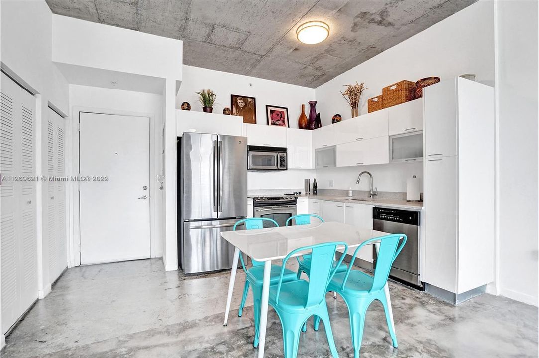 Recently Rented: $2,400 (1 beds, 1 baths, 651 Square Feet)