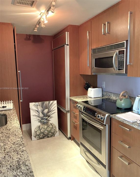 Recently Rented: $7,000 (2 beds, 2 baths, 1056 Square Feet)