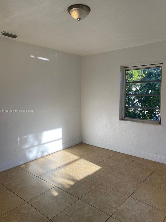 Recently Rented: $2,200 (2 beds, 1 baths, 875 Square Feet)