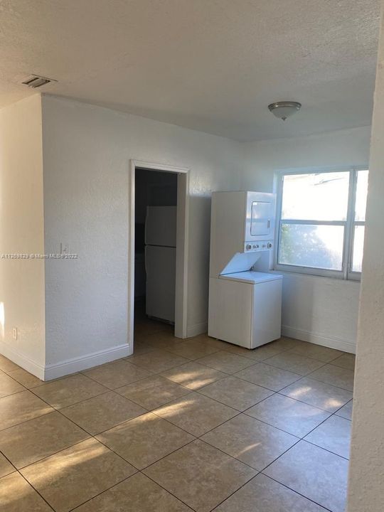 Recently Rented: $2,200 (2 beds, 1 baths, 875 Square Feet)