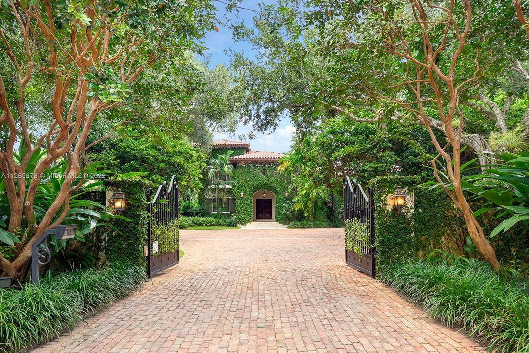 Recently Sold: $10,900,000 (6 beds, 7 baths, 7150 Square Feet)