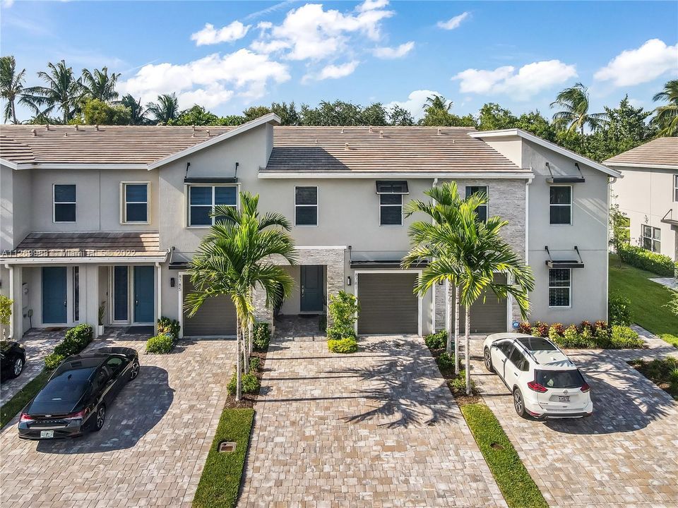 最近租的: $3,200 (3 贝兹, 2 浴室, 1741 平方英尺)