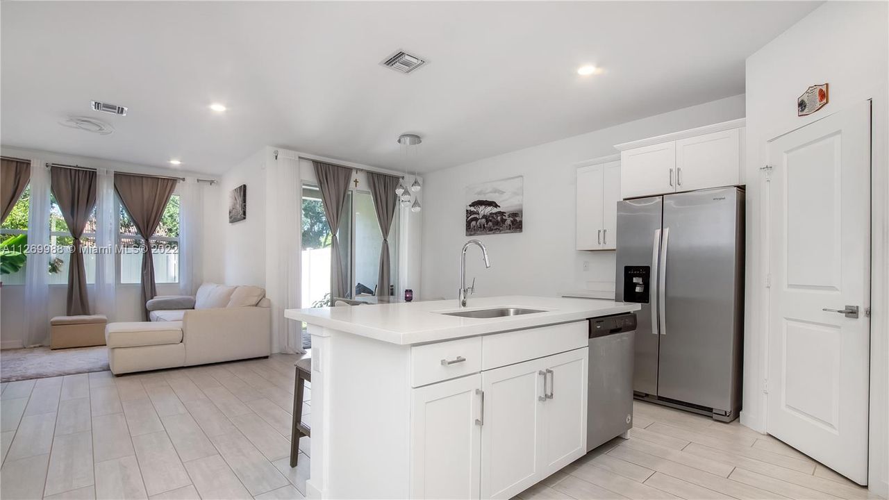 最近租的: $3,200 (3 贝兹, 2 浴室, 1741 平方英尺)