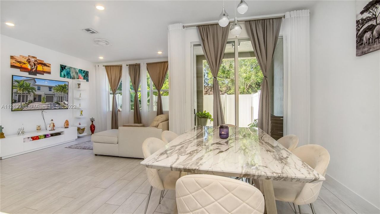 最近租的: $3,200 (3 贝兹, 2 浴室, 1741 平方英尺)