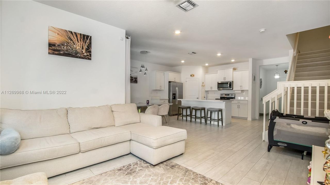 最近租的: $3,200 (3 贝兹, 2 浴室, 1741 平方英尺)