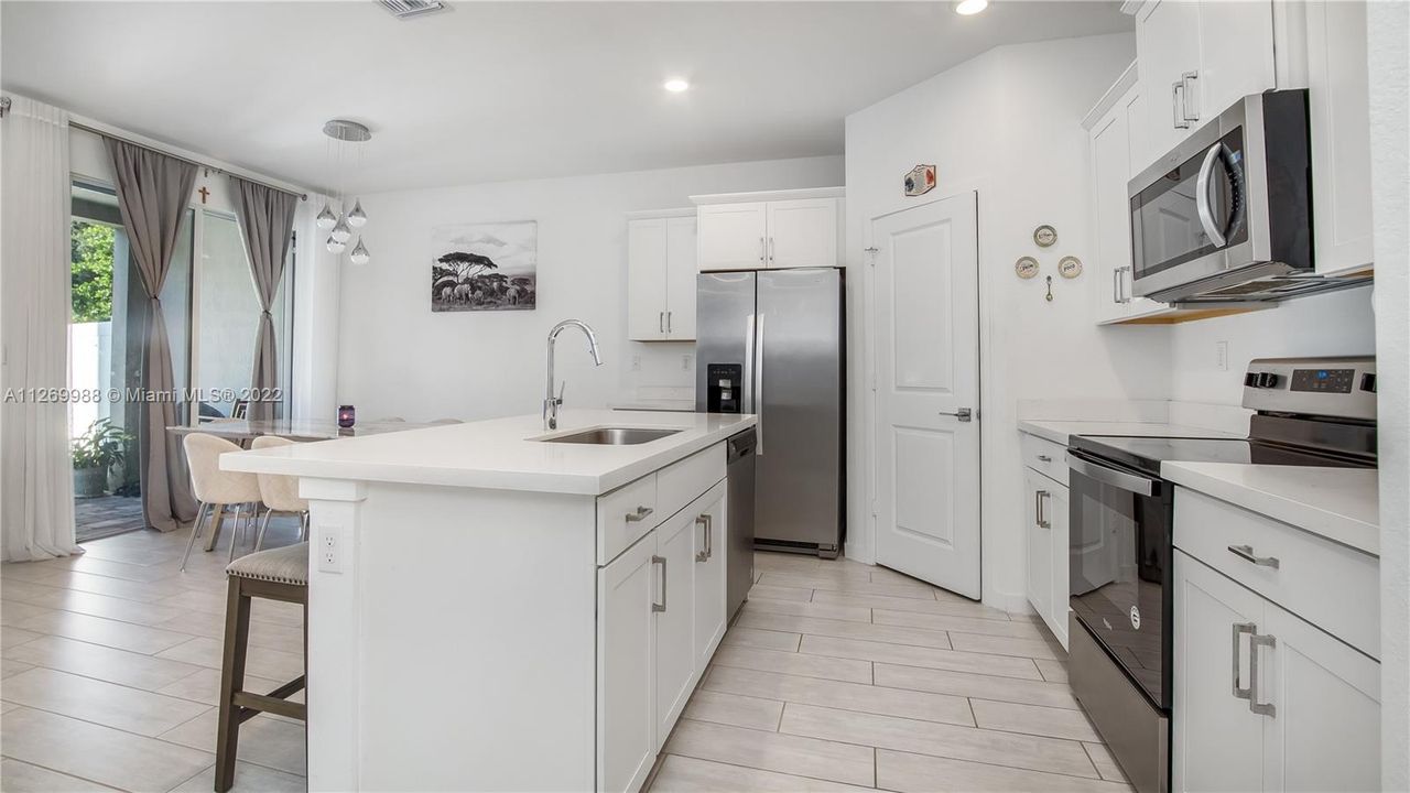 最近租的: $3,200 (3 贝兹, 2 浴室, 1741 平方英尺)