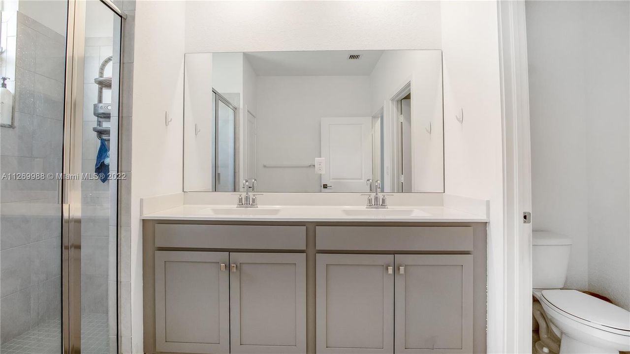 最近租的: $3,200 (3 贝兹, 2 浴室, 1741 平方英尺)