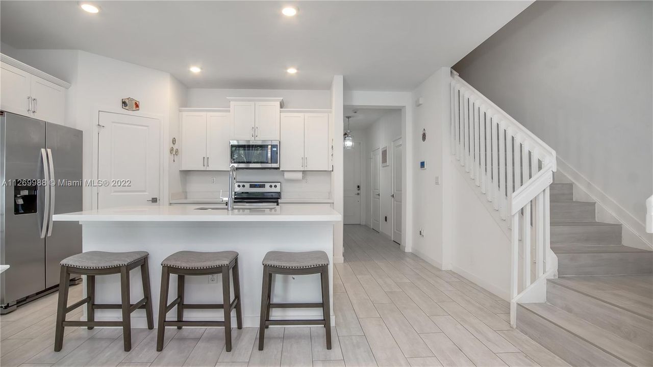 最近租的: $3,200 (3 贝兹, 2 浴室, 1741 平方英尺)