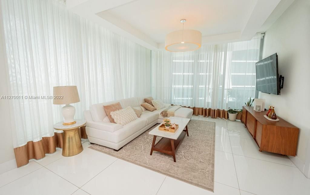 Recently Sold: $870,000 (2 beds, 2 baths, 1237 Square Feet)
