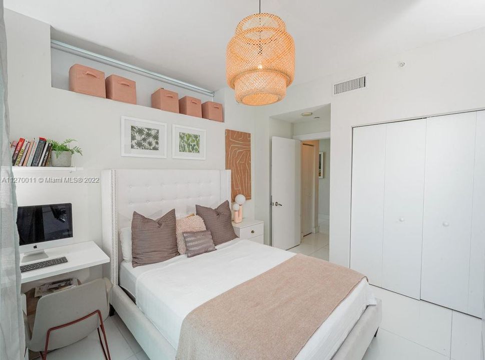 Recently Sold: $870,000 (2 beds, 2 baths, 1237 Square Feet)