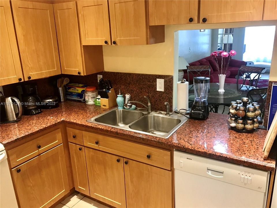Recently Rented: $1,800 (1 beds, 1 baths, 898 Square Feet)