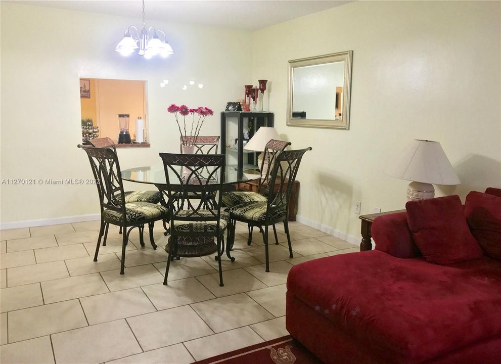Recently Rented: $1,800 (1 beds, 1 baths, 898 Square Feet)