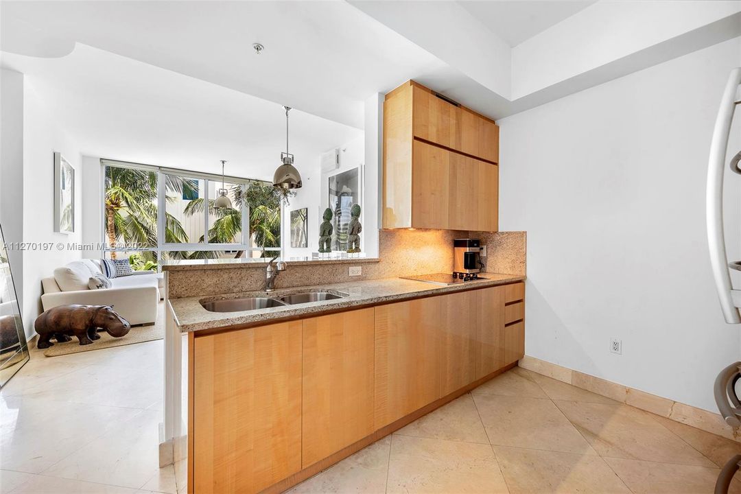 Recently Sold: $1,675,000 (1 beds, 1 baths, 790 Square Feet)