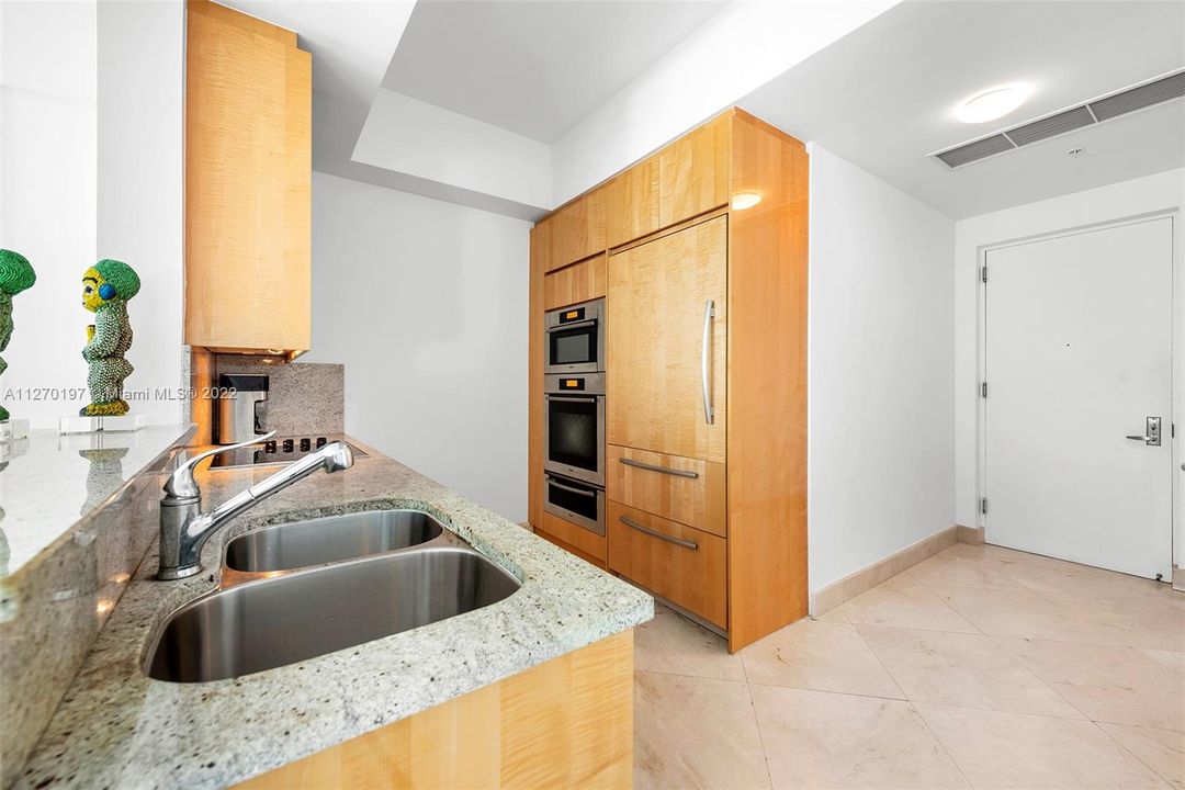 Recently Sold: $1,675,000 (1 beds, 1 baths, 790 Square Feet)