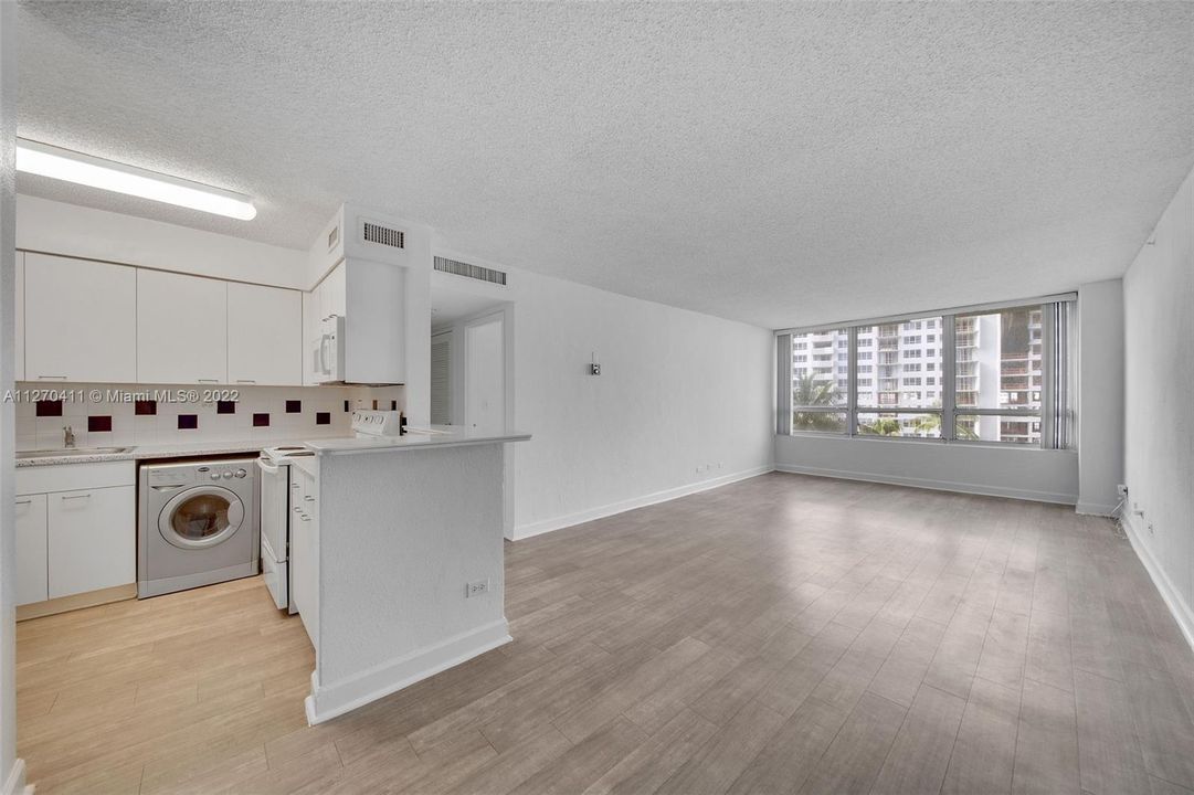 Recently Rented: $2,349 (1 beds, 1 baths, 786 Square Feet)