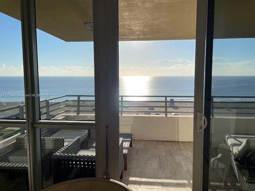 Recently Sold: $2,495,000 (2 beds, 2 baths, 1067 Square Feet)