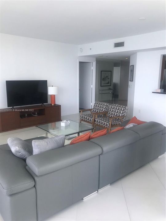 Recently Sold: $1,899,999 (2 beds, 2 baths, 1878 Square Feet)