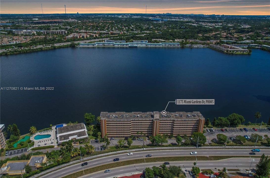 Vendido Recientemente: $309,000 (3 camas, 2 baños, 1817 Pies cuadrados)