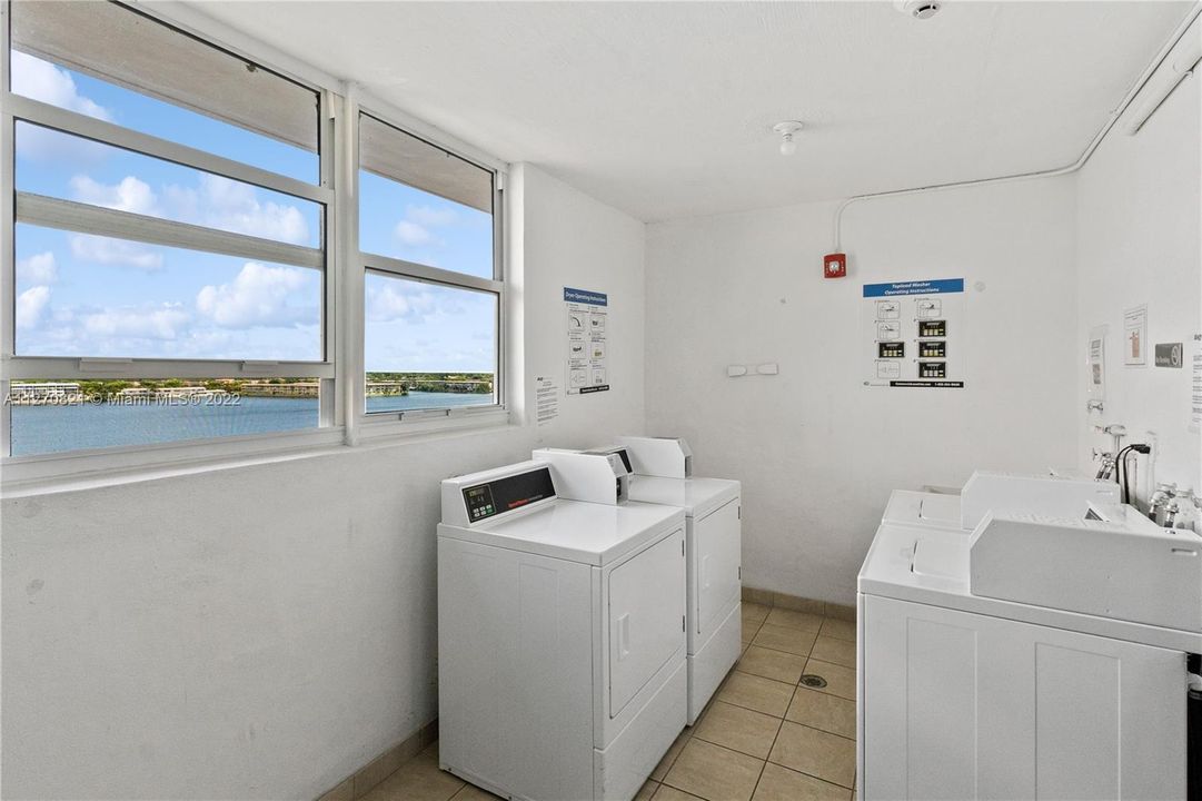 Vendido Recientemente: $309,000 (3 camas, 2 baños, 1817 Pies cuadrados)