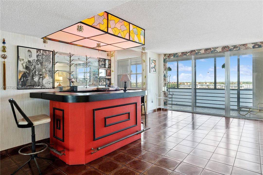 Vendido Recientemente: $309,000 (3 camas, 2 baños, 1817 Pies cuadrados)