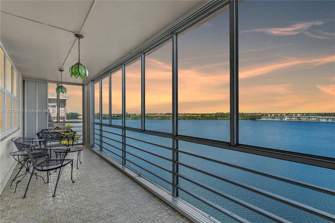 Vendido Recientemente: $309,000 (3 camas, 2 baños, 1817 Pies cuadrados)