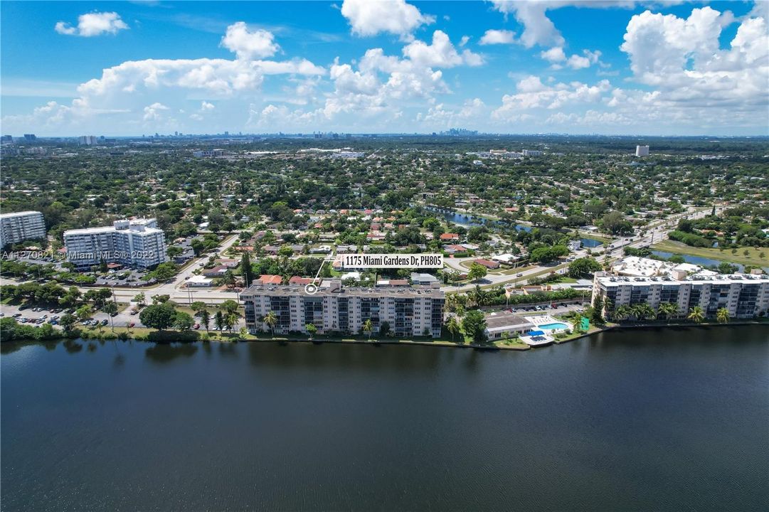 Vendido Recientemente: $309,000 (3 camas, 2 baños, 1817 Pies cuadrados)