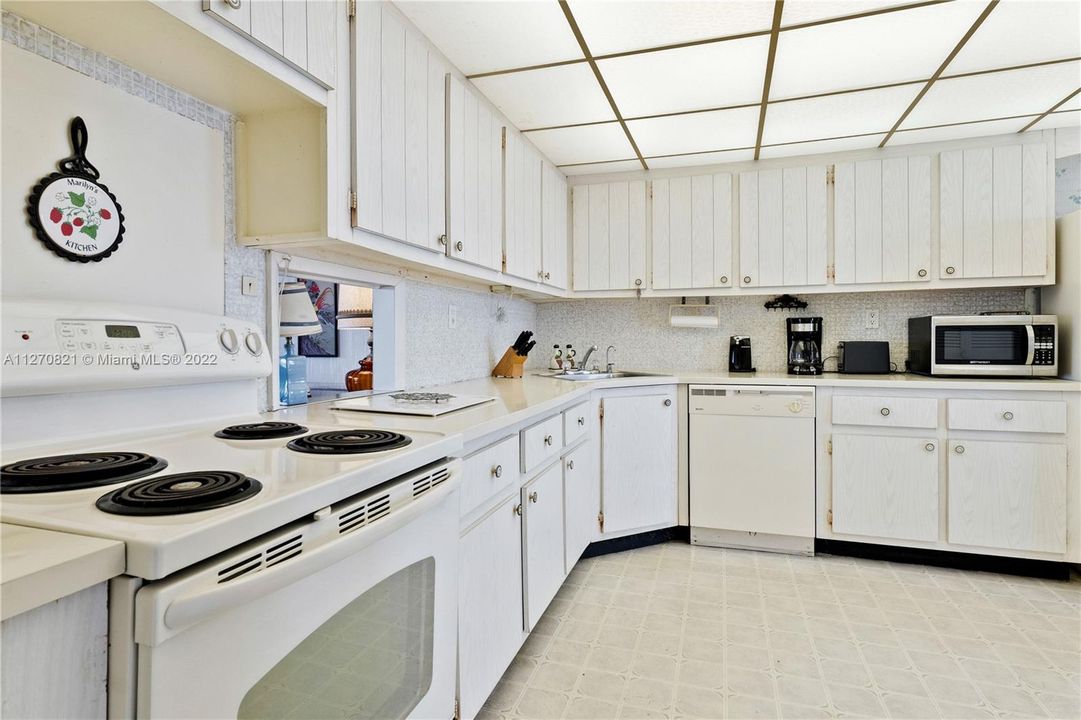 Vendido Recientemente: $309,000 (3 camas, 2 baños, 1817 Pies cuadrados)