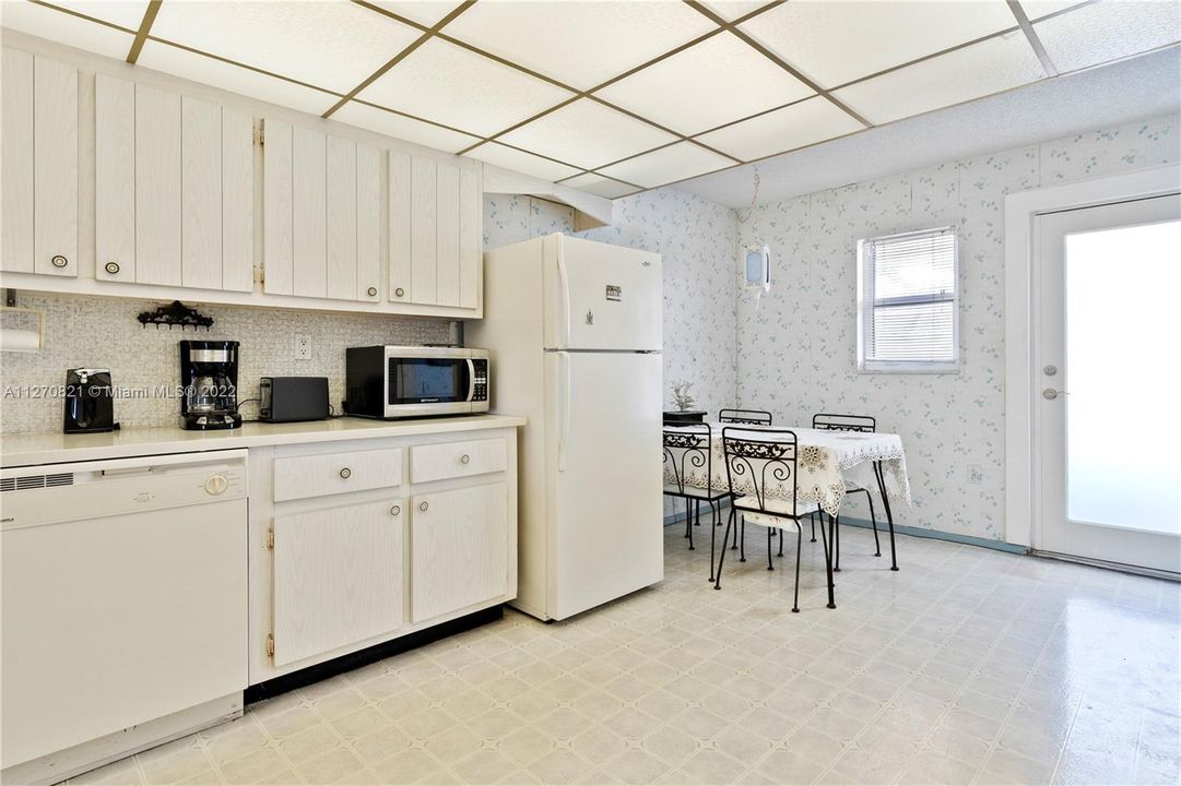 Vendido Recientemente: $309,000 (3 camas, 2 baños, 1817 Pies cuadrados)