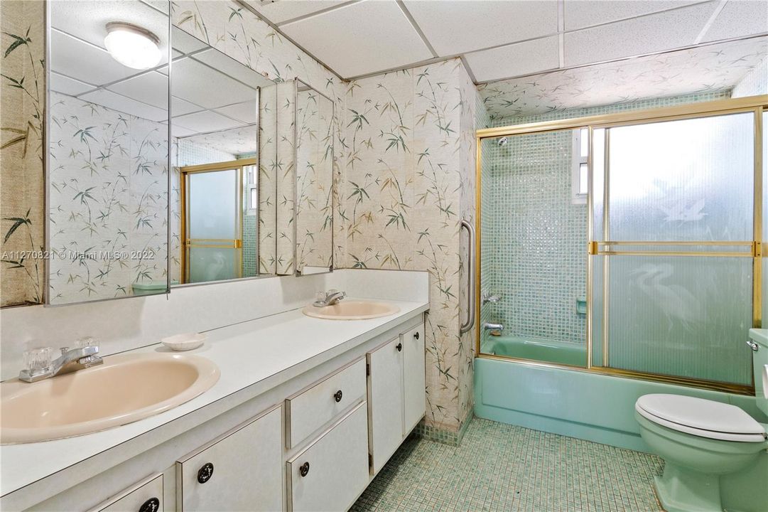 Vendido Recientemente: $309,000 (3 camas, 2 baños, 1817 Pies cuadrados)