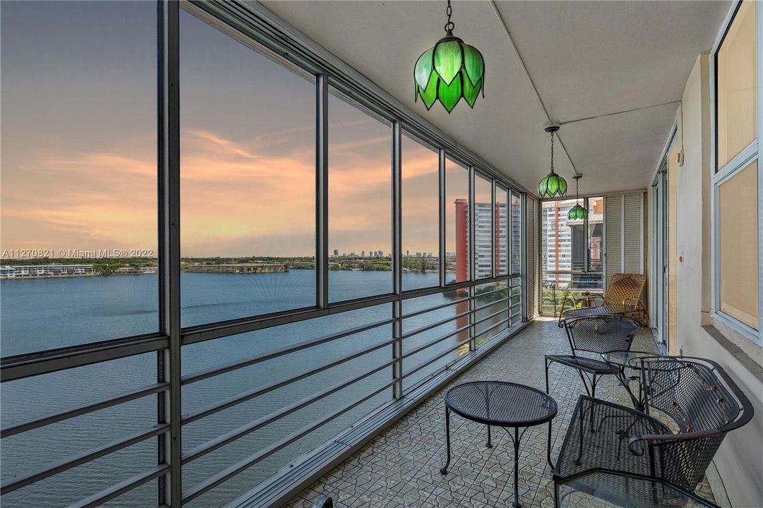 Vendido Recientemente: $309,000 (3 camas, 2 baños, 1817 Pies cuadrados)