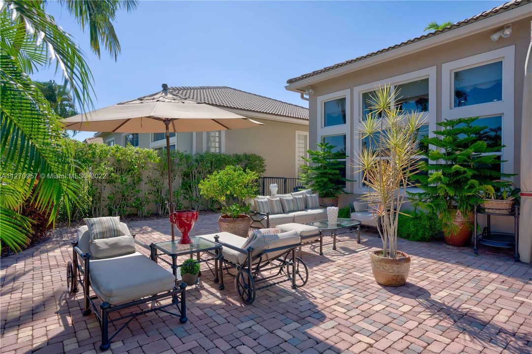 Recently Sold: $2,495,000 (3 beds, 3 baths, 3771 Square Feet)