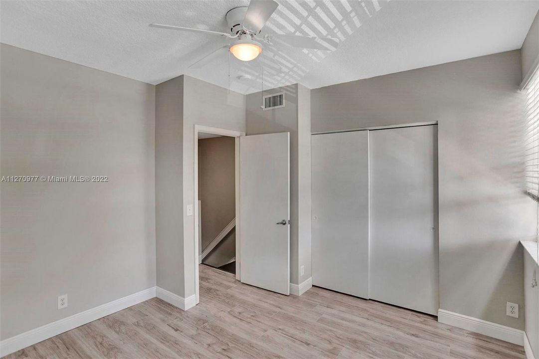 Recently Sold: $320,000 (2 beds, 1 baths, 1110 Square Feet)