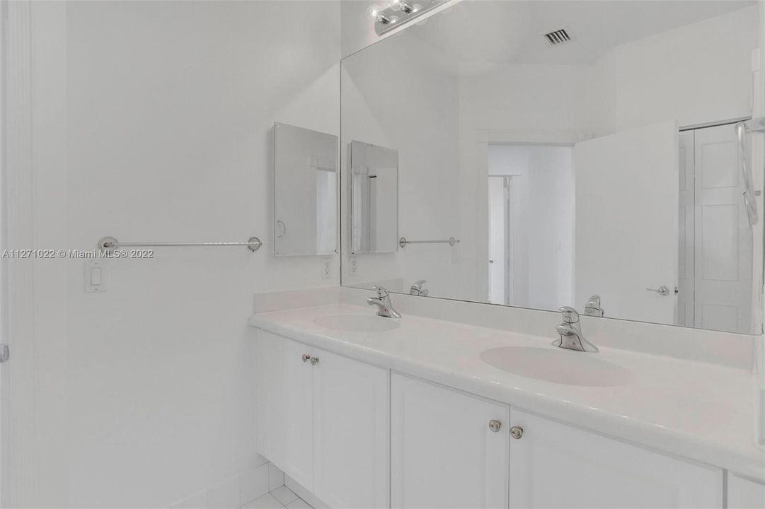 Недавно арендовано: $8,500 (4 спален, 3 ванн, 3046 Квадратных фут)