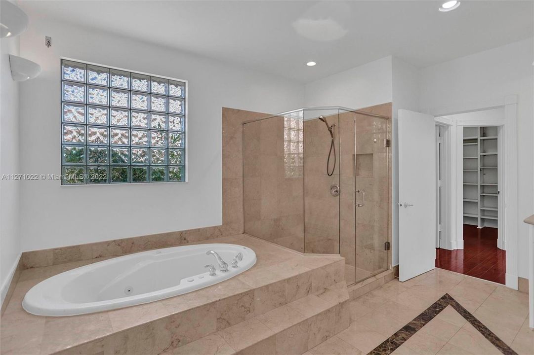 Недавно арендовано: $8,500 (4 спален, 3 ванн, 3046 Квадратных фут)
